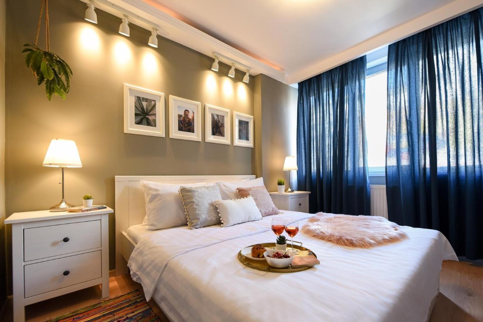 Downtown Oasis: Central Apartments With Cozy Charm Bukarest Eksteriør billede