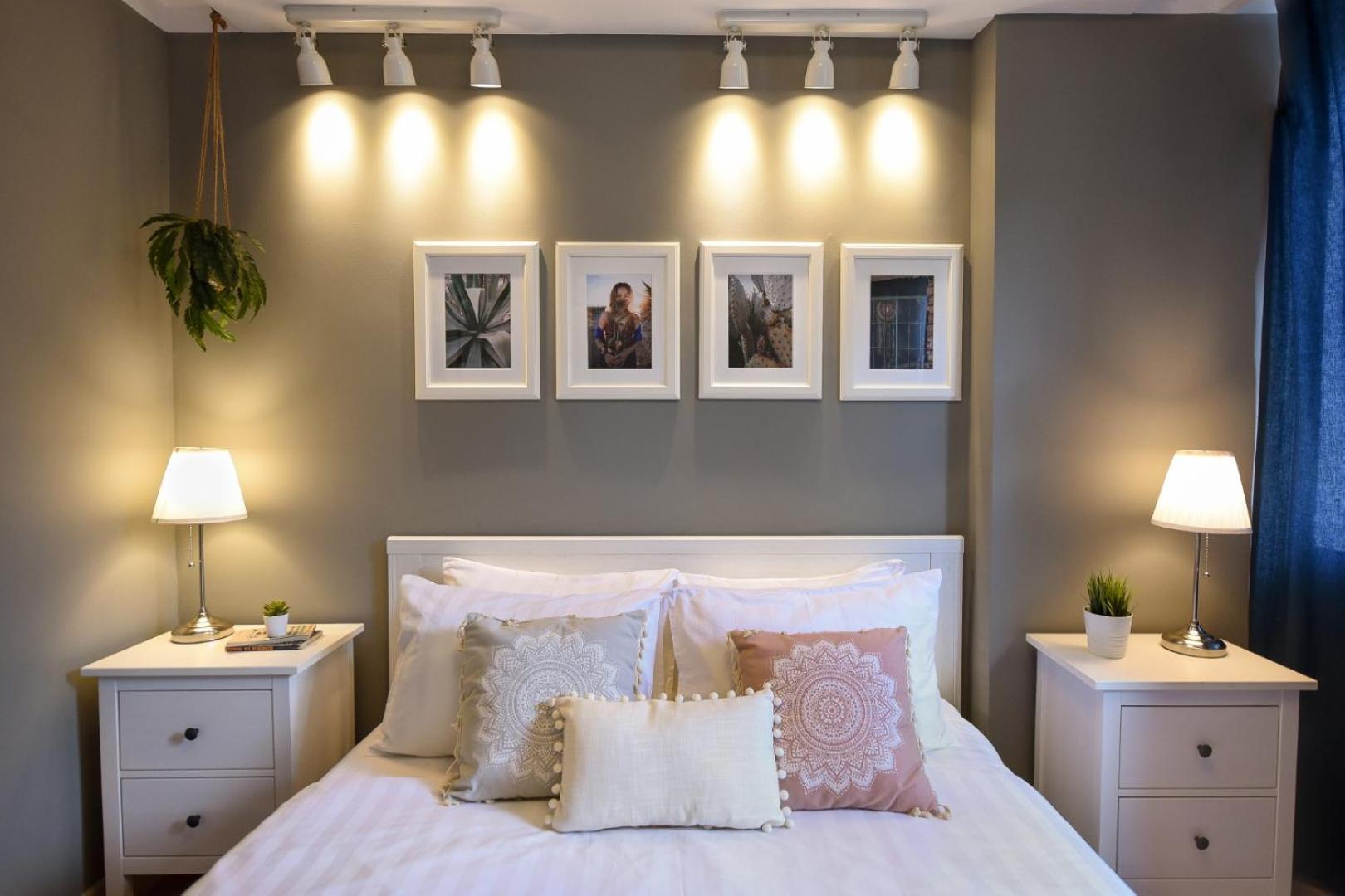 Downtown Oasis: Central Apartments With Cozy Charm Bukarest Værelse billede