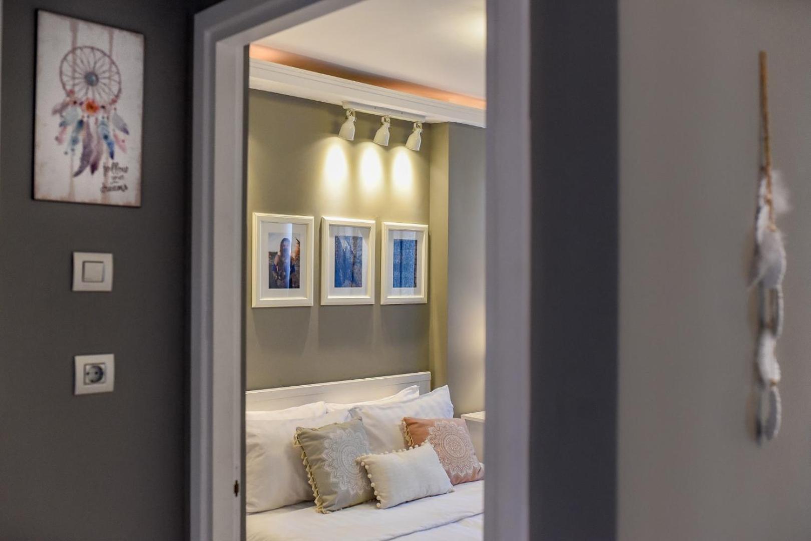 Downtown Oasis: Central Apartments With Cozy Charm Bukarest Værelse billede