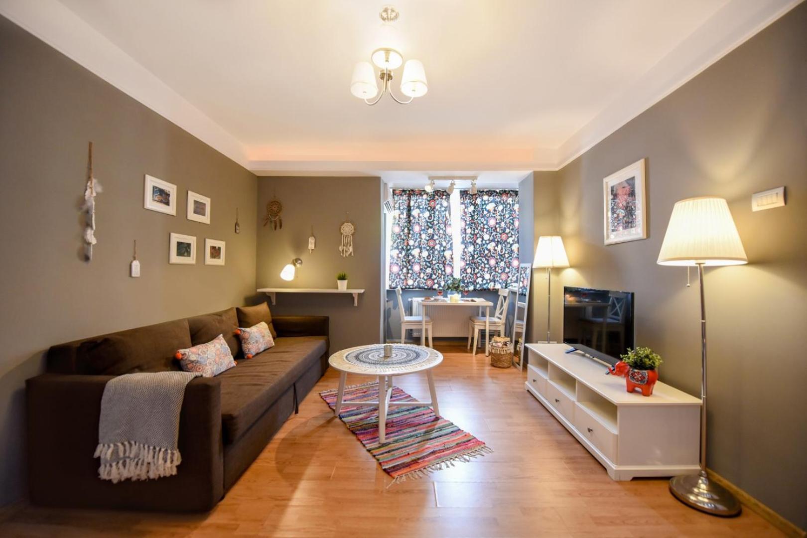 Downtown Oasis: Central Apartments With Cozy Charm Bukarest Værelse billede